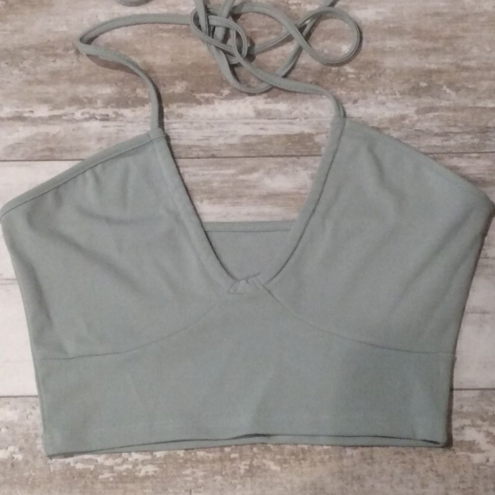 Cropped halter top by Welooc size Large